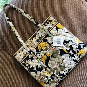 💯 Vera Bradley Dogwood Holiday Tote